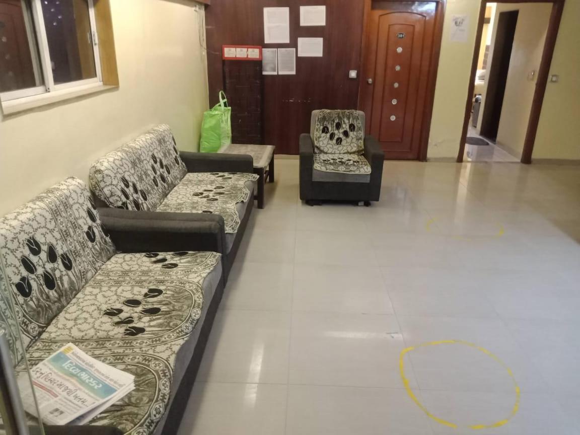 Hotel Kadamb Inn Ahmedabad Esterno foto